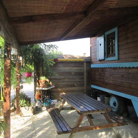 La Roulotte Des Carpates Hotel Gaillac Exterior foto