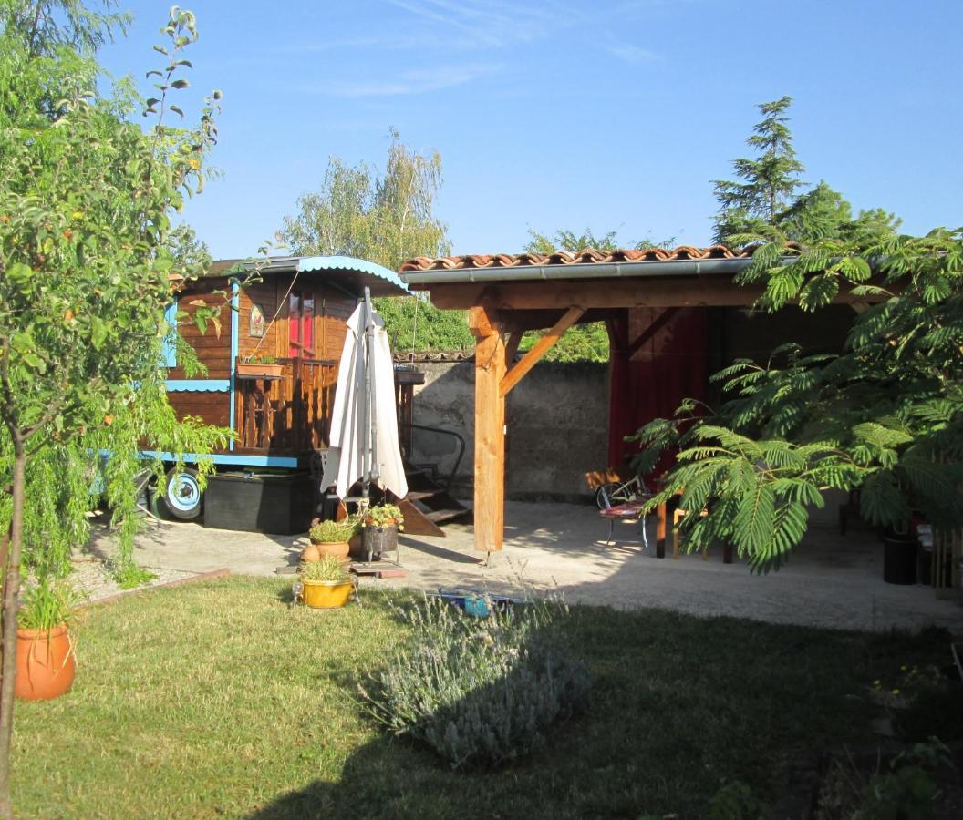 La Roulotte Des Carpates Hotel Gaillac Exterior foto